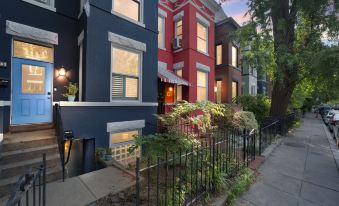 Cute And Charming 1br In Fantastic Location 1 Bedroom Townhouse by RedAwning