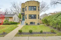 Family Apartment w/ Deck + Yard Near Northwestern Hotels near T-Mobile
