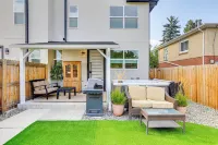 Hot Tub and Mtn-View Rooftop Deck Golden Home - 4-Star