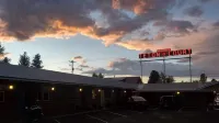 Teton Court Motel - parkir