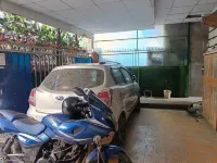 Sara's Backpackers Hotel - parking