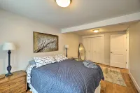 Cute Grand Haven Apartment Walk Downtown Streets! - Parkplatz