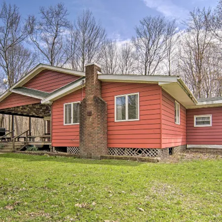 Rustic & Modern Russell Cabin w/ Grill + Deck