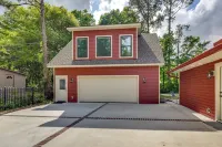 Less Than Half Mi to Old Town Cozy Bluffton Getaway