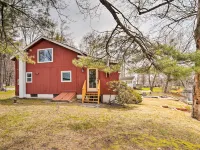 Cozy Castleton Cabin with Fire Pit and Water Access! Hotele w: Castleton