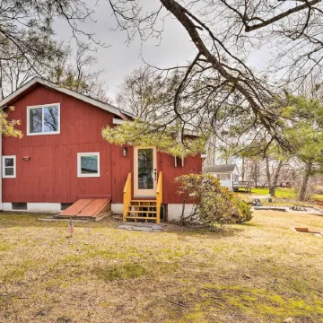 Cozy Castleton Cabin with Fire Pit and Water Access!