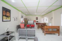 RedDoorz near Bundaran Kecil Palangkaraya Hotels in Panarung