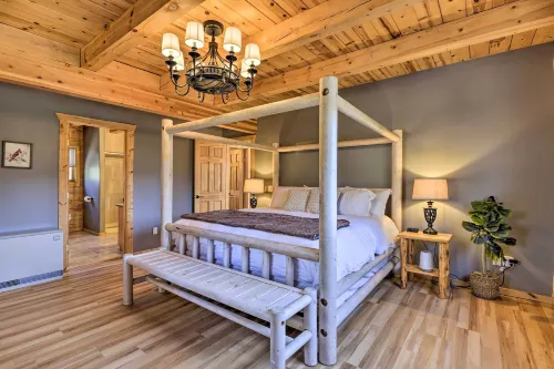 Lazy Beaver Lodge Pagosa Cabin w/ Deck, Fire Pit - Pet friendly