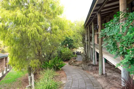 Farnham Court Motel and Restaurant