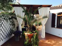 VILLA WITH POOL DEPANDACE AND GARDEN