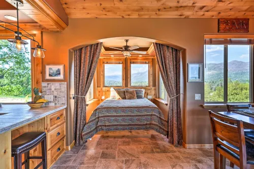 28 Mi to Yosemite: Lovely Mtn Cottage w/ Deck! - Apartments