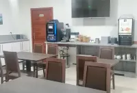 Square Hotel - breakfast