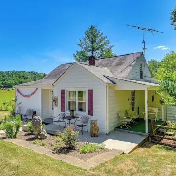 Family Fancy Gap Cottage w/ Deck - Pets Welcome!