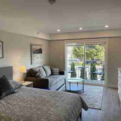 Gibsons Landing Inn Rooms