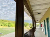 Weston Inn & Suites - parking