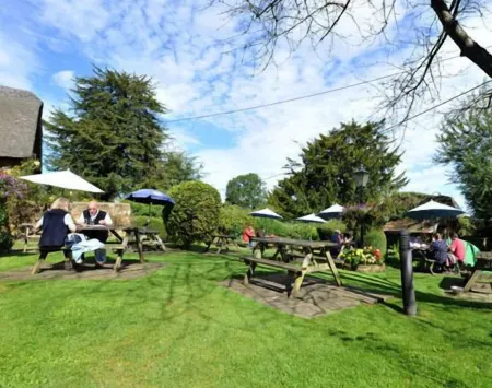 The Falkland Arms Отели в г. Little Tew