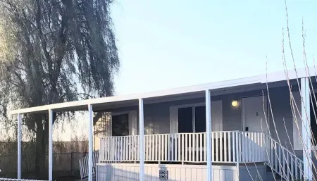 Large Home- Near Quartzsite and Colorado River Отели в г. Блайт