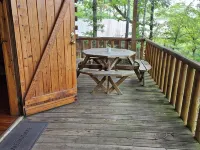 Riverview Cabins Hotels in Mammoth Spring