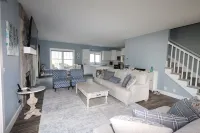 Relax by Lake Michigan within a 5-min stroll