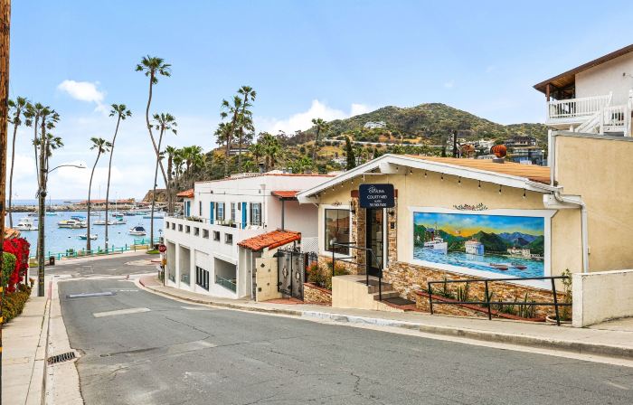 Catalina Courtyard Suites