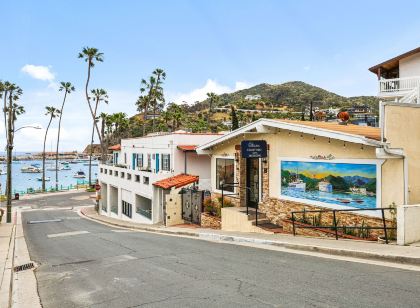 Catalina Courtyard Suites