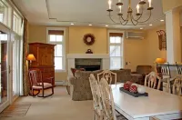 Beautiful Condominium at Castle Hill Resort, 10 Minutes from Okemo Ski Resort