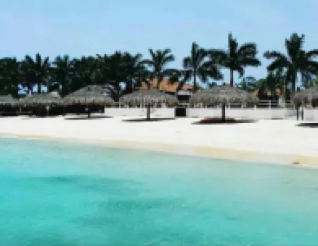 Wynter'sEscape! 2BR w/pool & beach access near PuertoSeco Beach! w/24-hrsecurity