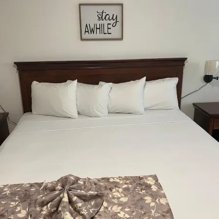 Pineapple Court Hotel
