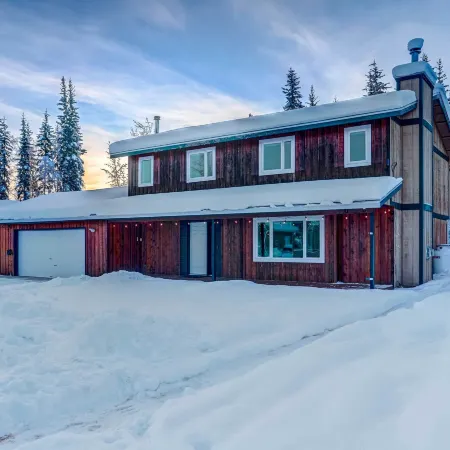 'Northern Bliss' Modern Mtn-View Home in Fairbanks