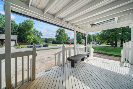 Adorable 3 bed, 1.5 bath Ranch Home with fenced yard Отели рядом с Аэропорт Порт-Колумбус