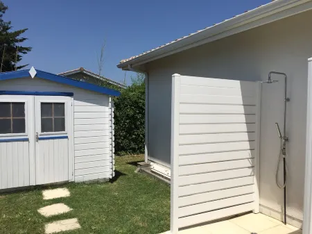 At the edge of the Arcachon basin, recent villa 4/6 persons with swimming pool Отели рядом с достопримечательностью «Aqualand Bassin d Arcachon»