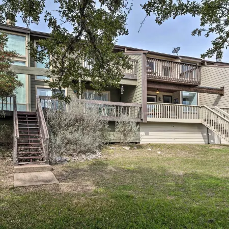 Lakefront Resort Living: Pool, Golf, Tennis & More