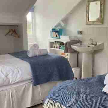 Chapel Cottage, spacious light and airy cottage in the Cotswolds AONB Rooms