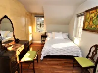 Lavender Hill Estate, Private 37 acres,1.5 hour from NYC, Heated Pool, Jacuzzi, Hotels in Shawangunk