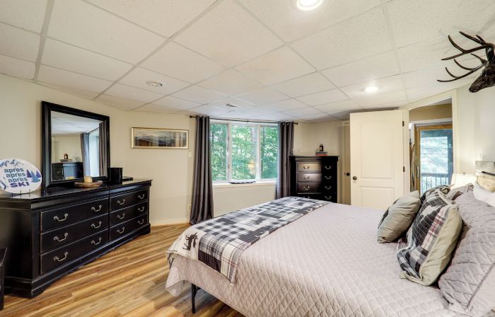 2 Mi to Skiing! Wooded Beech Mtn Retreat w/ Decks