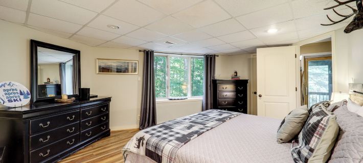 2 Mi to Skiing! Wooded Beech Mtn Retreat w/ Decks Ξενοδοχεία στην πόλη Beech Mountain