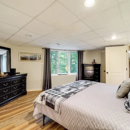 2 Mi to Skiing! Wooded Beech Mtn Retreat w/ Decks