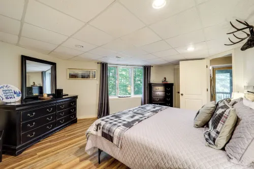 2 Mi to Skiing! Wooded Beech Mtn Retreat w/ Decks - ジム