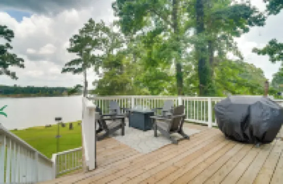'lakeside Haven' w/ Deck & Views in Jefferson!