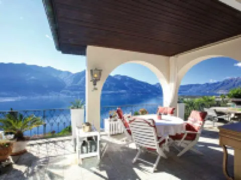 Magnificent villa with indoor pool and prime lake view location Hotels in Minusio