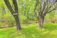 Fenced Yard: Quaint Cabin Near Lake Texoma!