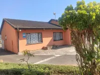 25 Jacaranda Lodge & Backpackers فنادق في Pinetown