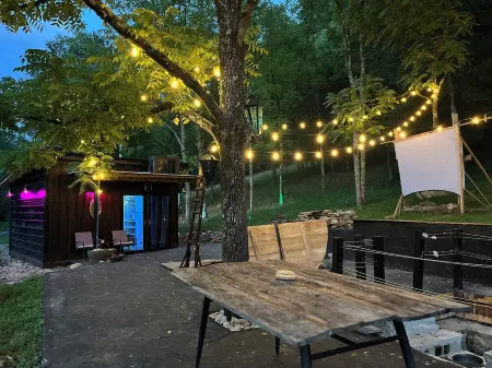 Luxe Cabin • Hot Tub • Outdoor Movie Screen • Mountains