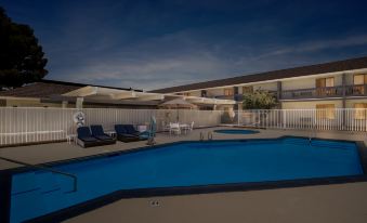 Red Roof Inn & Suites Ridgecrest