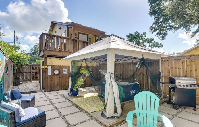 Bacliff Apartment w/ Hot Tub - 3 Mi to Boardwalk!