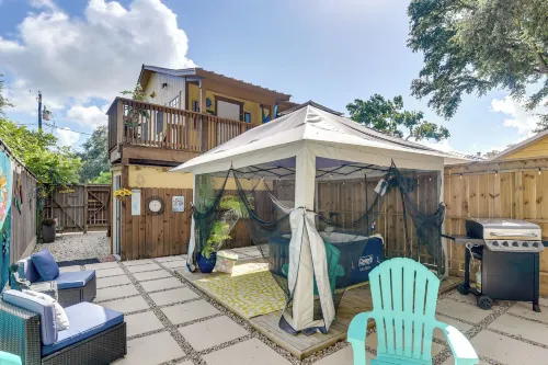Bacliff Apartment w/ Hot Tub - 3 Mi to Boardwalk! - balcony