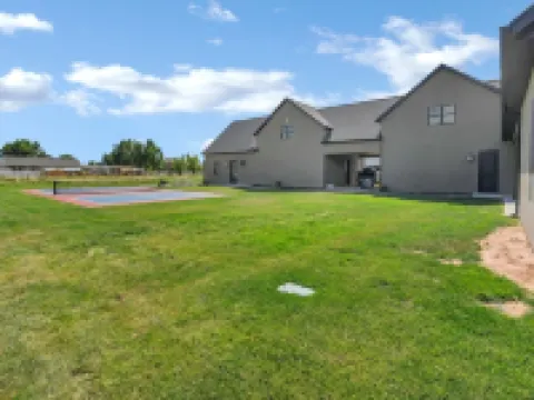 Cozy Cottage Inn sets in the heart of ATV trails and 3 National Parks. โรงแรมในริชฟิลด์