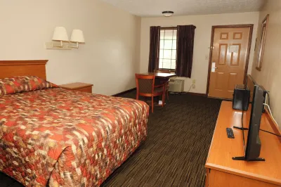 Deerfield Lodge Hotels near Dallas Landing Park