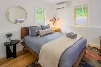 Modern Cabin Retreat Private Pool & Hot Tub Close to Hits Saugerties 3Br