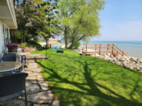 Welcome to Beachdaze: Your Lakeside Sanctuary